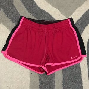 CUTE WOMENS NIKE ATHLETIC MAROON WORKOUT SHORTS!😍